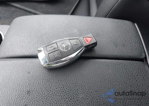 2013 Mercedes-Benz C 250 Sport z USA, uszkodzony, nr VIN WDDGF4HB9DR273388